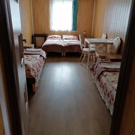 Lesny Dworek - Nad Jeziorem *