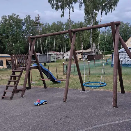 Lesny Dworek - Nad Jeziorem